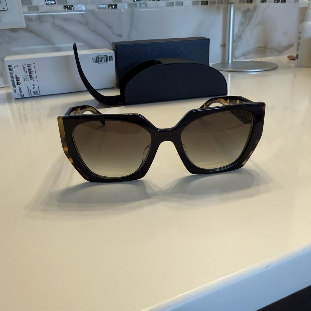 Prada Women's Sunglasses in Black and Tortoise - Picture 4 of 8